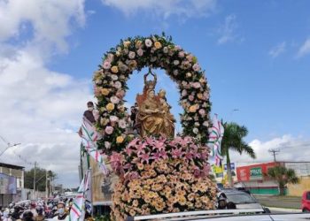 Feirenses celebram Senhora Santana em clima festivo
