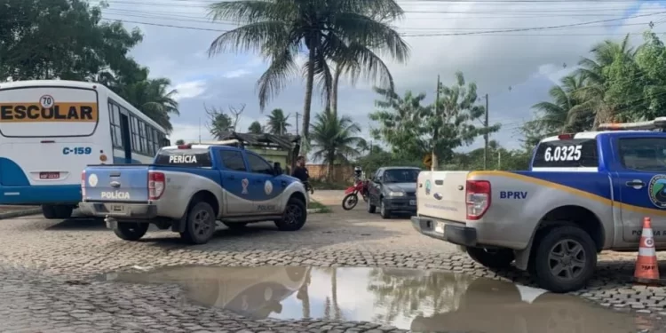 Motociclista morre após bater na traseira de ônibus em Feira de Santana