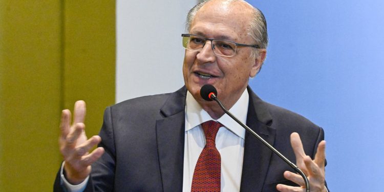 Alckmin: percentual de álcool na gasolina pode aumentar para 30%