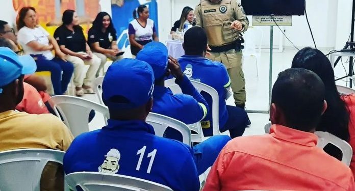 BCS Rua Nova capacita efetivo em Libras, em Feira de Santana