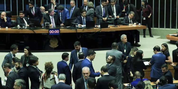 Câmara aprova projeto que prorroga desoneração da folha até 2027