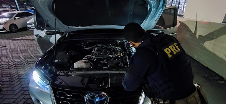 Hilux SW4 comprada por R$ 180 mil é apreendida na BR 101 em Feira de Santana