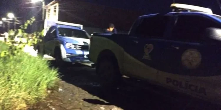 Dois homens são mortos a tiros na frente de igreja em Feira de Santana