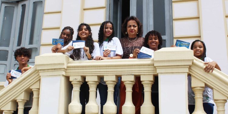 Participantes do desafio “Escrevendo e Aprendendo” foram homenageados nesta segunda
