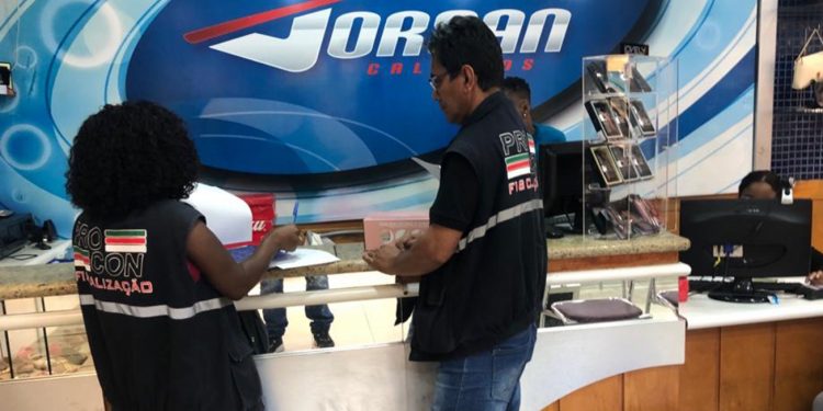 Procon fiscaliza lojas e promoções para o Dia dos Pais