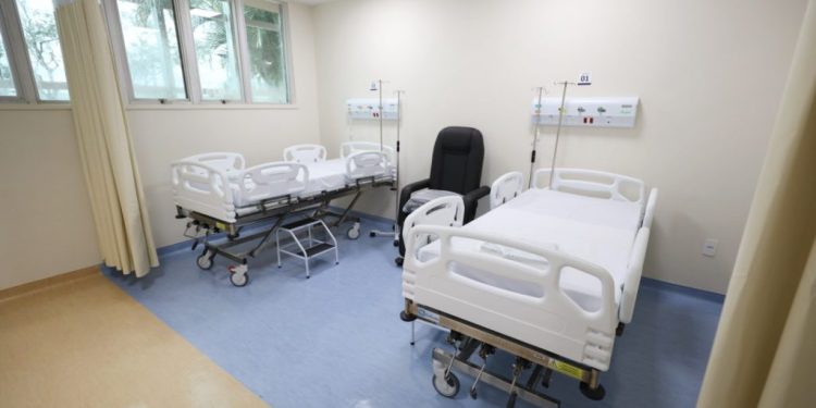 Governo do Estado entrega 30 novos leitos e amplia serviço de nutrição no Hospital Geral Clériston Andrade