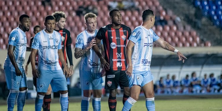 Vitória perde para o Londrina na Série B e cai para segundo lugar