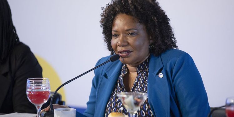 Ministra defende volta da cota para filmes brasileiros