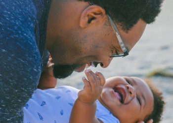 Pesquisa mostra como paternidade desafia homens negros