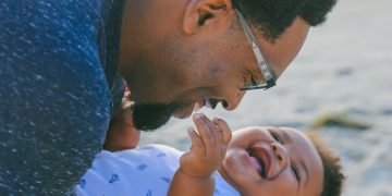 Pesquisa mostra como paternidade desafia homens negros