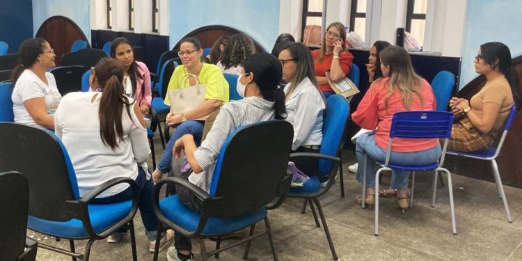 Importância das notificações de dengue é um dos pontos debatidos em atualização de enfermeiros