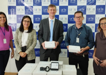 UFRB entrega a Receita Federal lote de minicomputadores em Feira de Santana