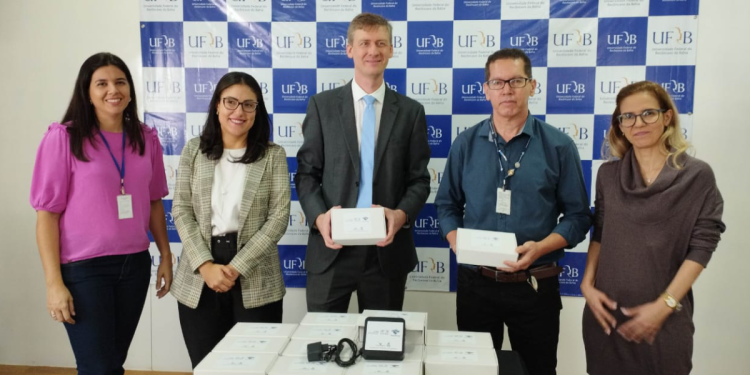 UFRB entrega a Receita Federal lote de minicomputadores em Feira de Santana