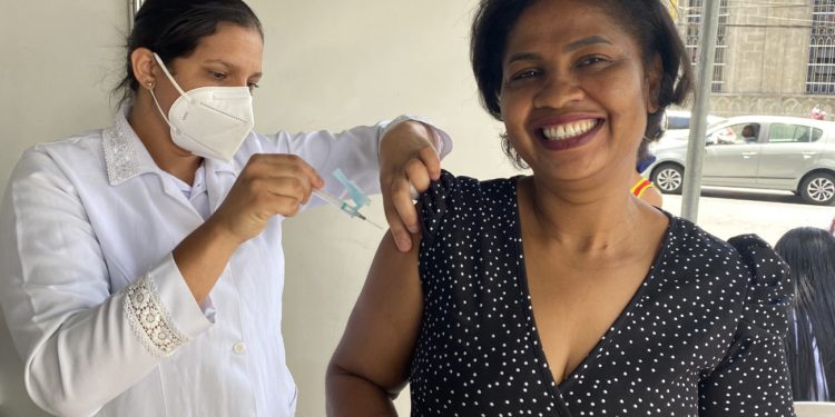 Vacina contra febre amarela disponível durante todo ano nas unidades de saúde