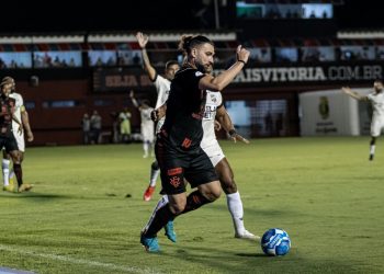 Vitória vence Ceará no Barradão e abre vantagem no G-4