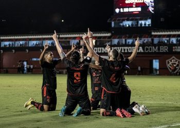 Vitória vence o Botafogo/SP e assume a liderança da Série B