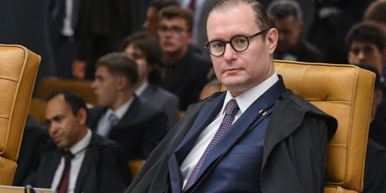 Zanin vota contra marco temporal e desempata julgamento