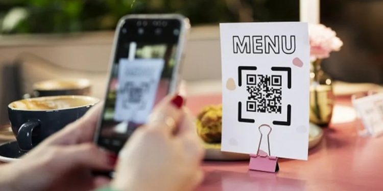 Associação de Bares e Restaurantes condena projeto que proíbe uso exclusivo de cardápios digitais na Bahia