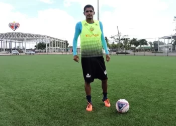 Jogador do Bahia de Feira sofre infarto e morre durante treino