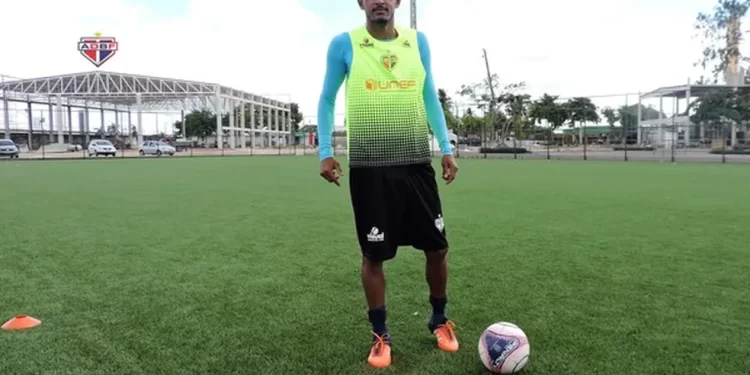 Jogador do Bahia de Feira sofre infarto e morre durante treino