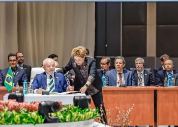 Lula diz que moeda do Brics reduzirá vulnerabilidades