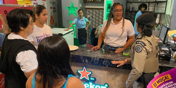 Secretaria da Mulher realiza blitz educativa em combate à violência