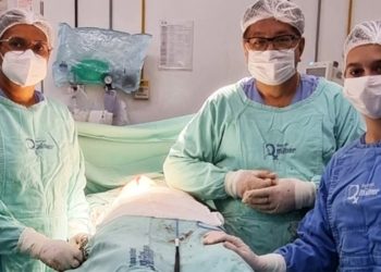 “Conquistei minha liberdade”, revela cabeleireira após cirurgia de redução das mamas