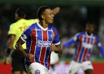 Bahia goleia Coritiba na estreia de Rogério Ceni