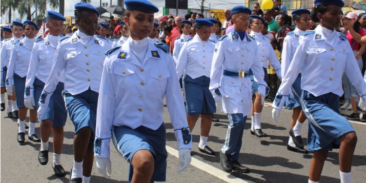 Estudantes de escolas municipais celebraram independência durante desfile de 7 de setembro