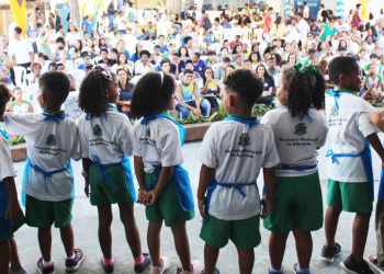 Estudantes de escolas municipais brilham em apresentações na Flifs
