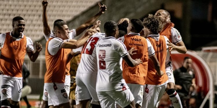 Vitória vence o Ituano e mantém liderança isolada na Série B