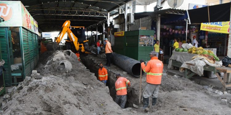 Prefeitura de Feira dá início às obras de drenagem na feirinha da Cidade Nova