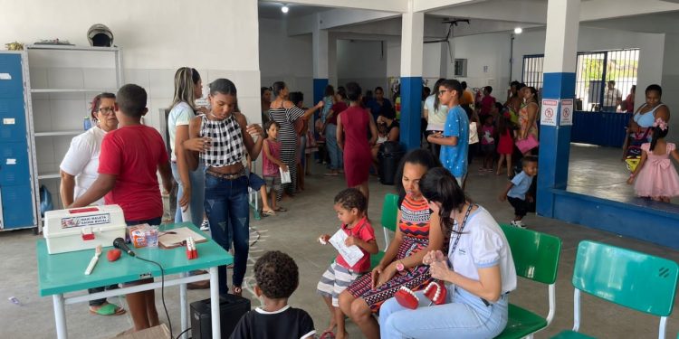Comunidade da Pedra Ferrada lota Escola Arthur Martins para celebrar o Dia da Família com serviços e atendimentos