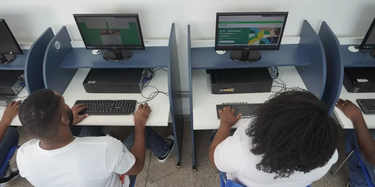 SESI oferece mil vagas gratuitas para Educação de Jovens e Adultos