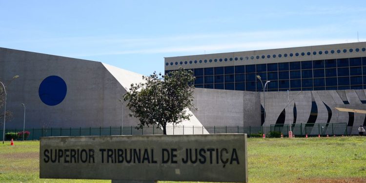 Lula indica dois ministros para o Superior Tribunal de Justiça
