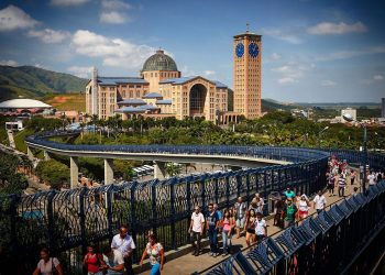 Cerca de 250 mil pessoas devem passar por Aparecida no feriado