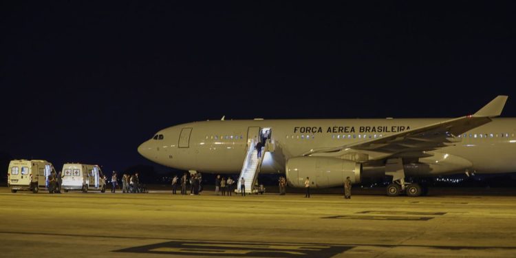 Brasileiros podem deixar Gaza nesta segunda-feira, diz embaixador