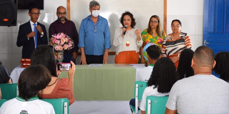 Prefeitura e Centro Evangélico assinam convênio de parceria para reforma em escola municipal