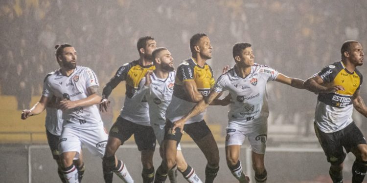 Vitória perde para o Criciúma em Santa Catarina