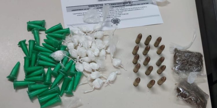 Rondesp conduz mulher em posse de drogas e munições na Mangabeira