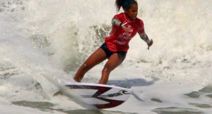 Surfista baiana conquista título inédito para o estado