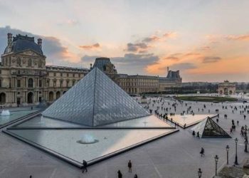 Museu do Louvre é fechado neste sábado após ameaça de bomba por escrito