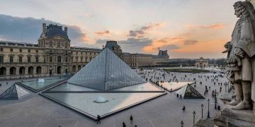 Museu do Louvre é fechado neste sábado após ameaça de bomba por escrito