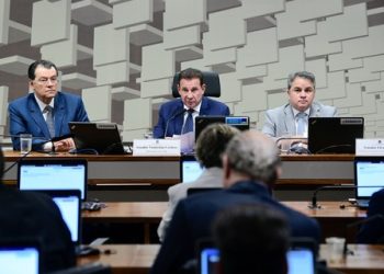 Reforma tributária: relatório de comissão do Senado sugere teto máximo para IVA