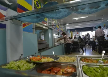 Número de bares e restaurantes com prejuízo em agosto aumenta 5%