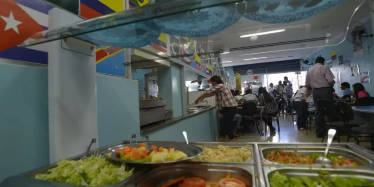 Número de bares e restaurantes com prejuízo em agosto aumenta 5%