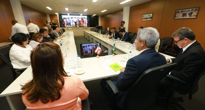 Governo da Bahia anuncia concurso e nomeações de mais de 600 professores e técnicos