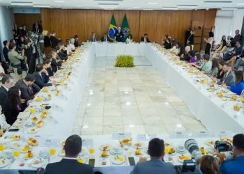 Indicação ao STF e à PRG depende de circunstâncias políticas, diz Lula