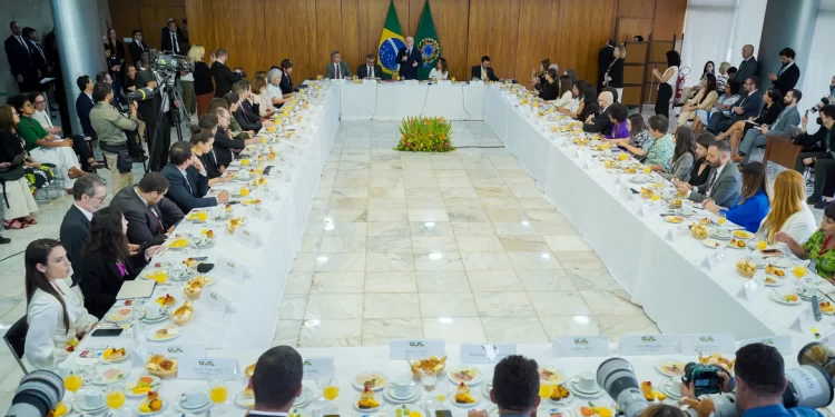 Indicação ao STF e à PRG depende de circunstâncias políticas, diz Lula
