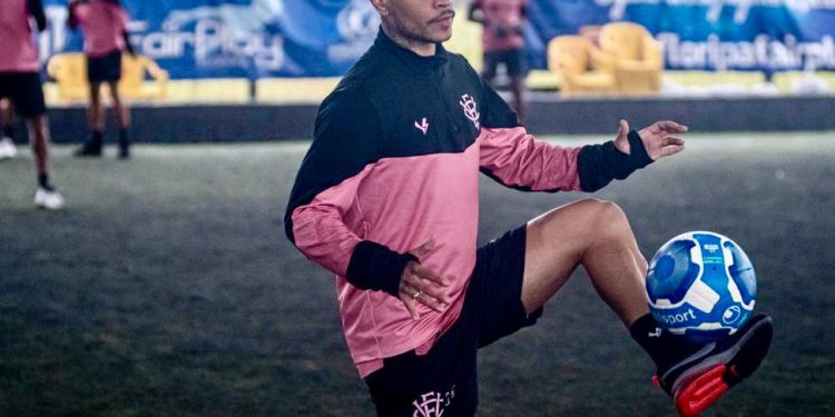 Vitória enfrenta o Criciúma fora de casa pela Série B neste domingo